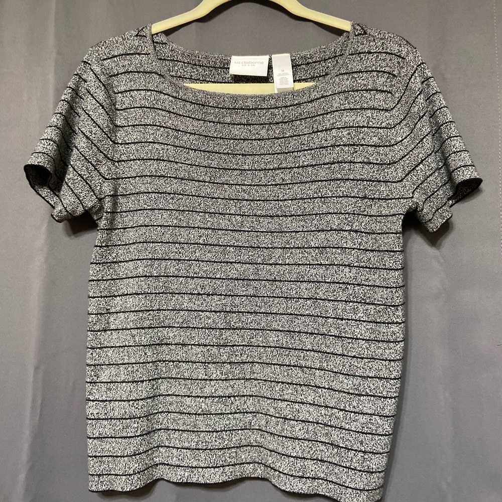 Liz Claiborne Pullover Short Sleeve Top